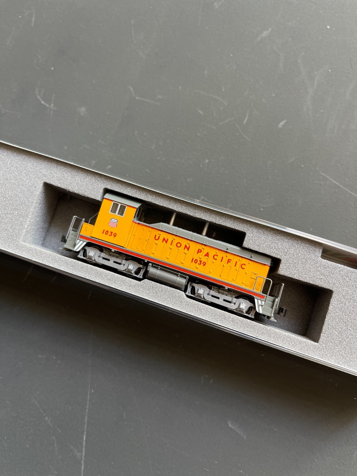 Kato N Scale ~ EMD NW2 Switcher ~ Union Pacific UP #1039 ~ DC Version ~ 176-4380