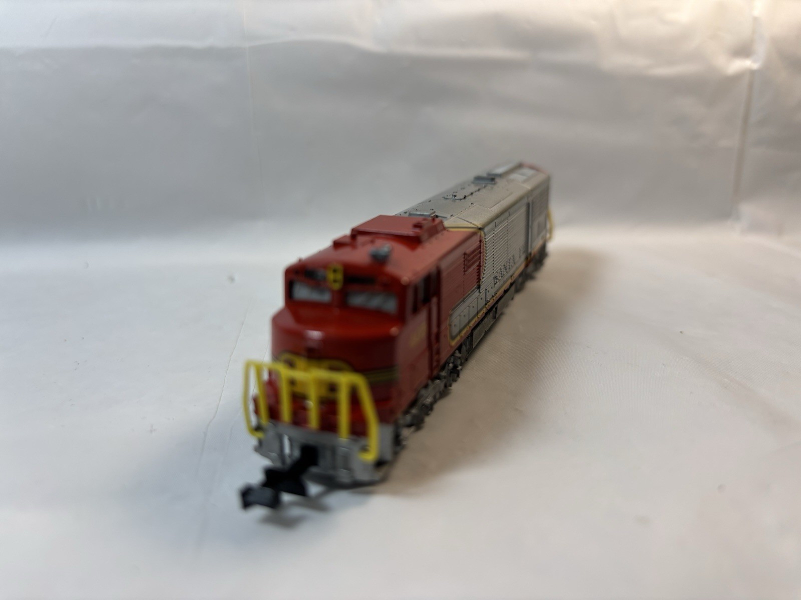 Minitrix N Scale 2012 Santa Fe GE U30C Diesel Locomotive 405 TESTED