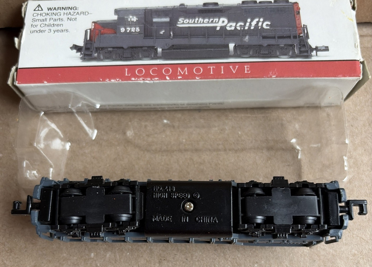 Vintage Southern Pacific Model Train Locomotive 9725 Gray, with Original Box
