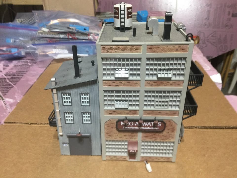HO-Scale Woodland Scenic 5037 Meg A. Watts Transformers – Built-&-Ready Landmark