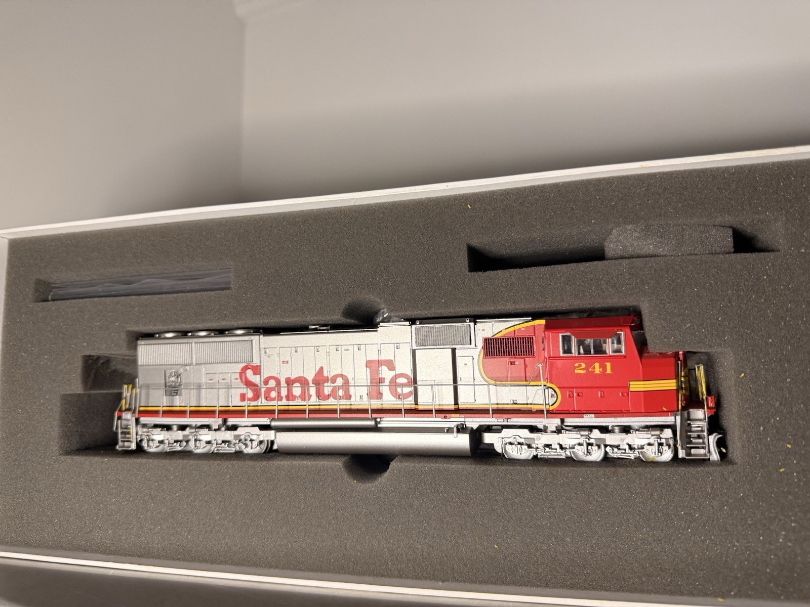 Athearn Genesis HO Scale Santa Fe SD75M