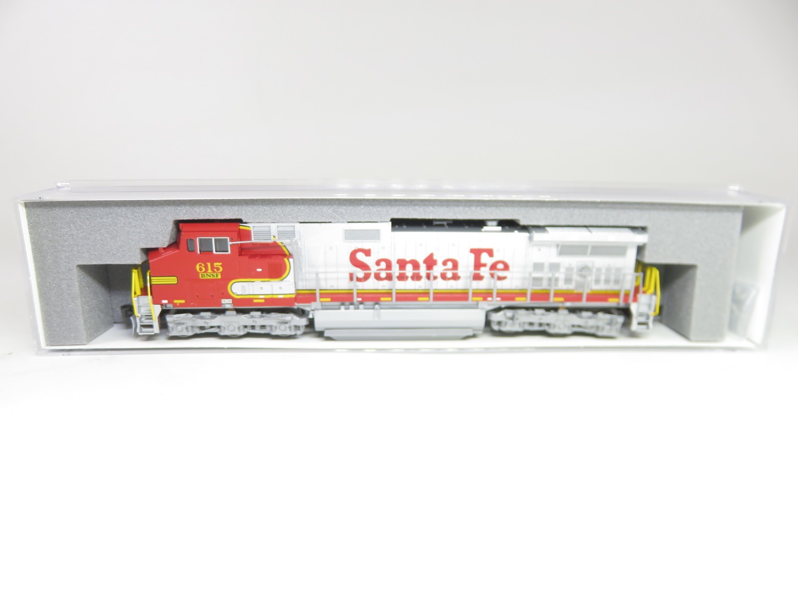 Kato 176-3515 N Scale BNSF Warbonnet GE C44-9W “Dash-9” Diesel Locomotive 615