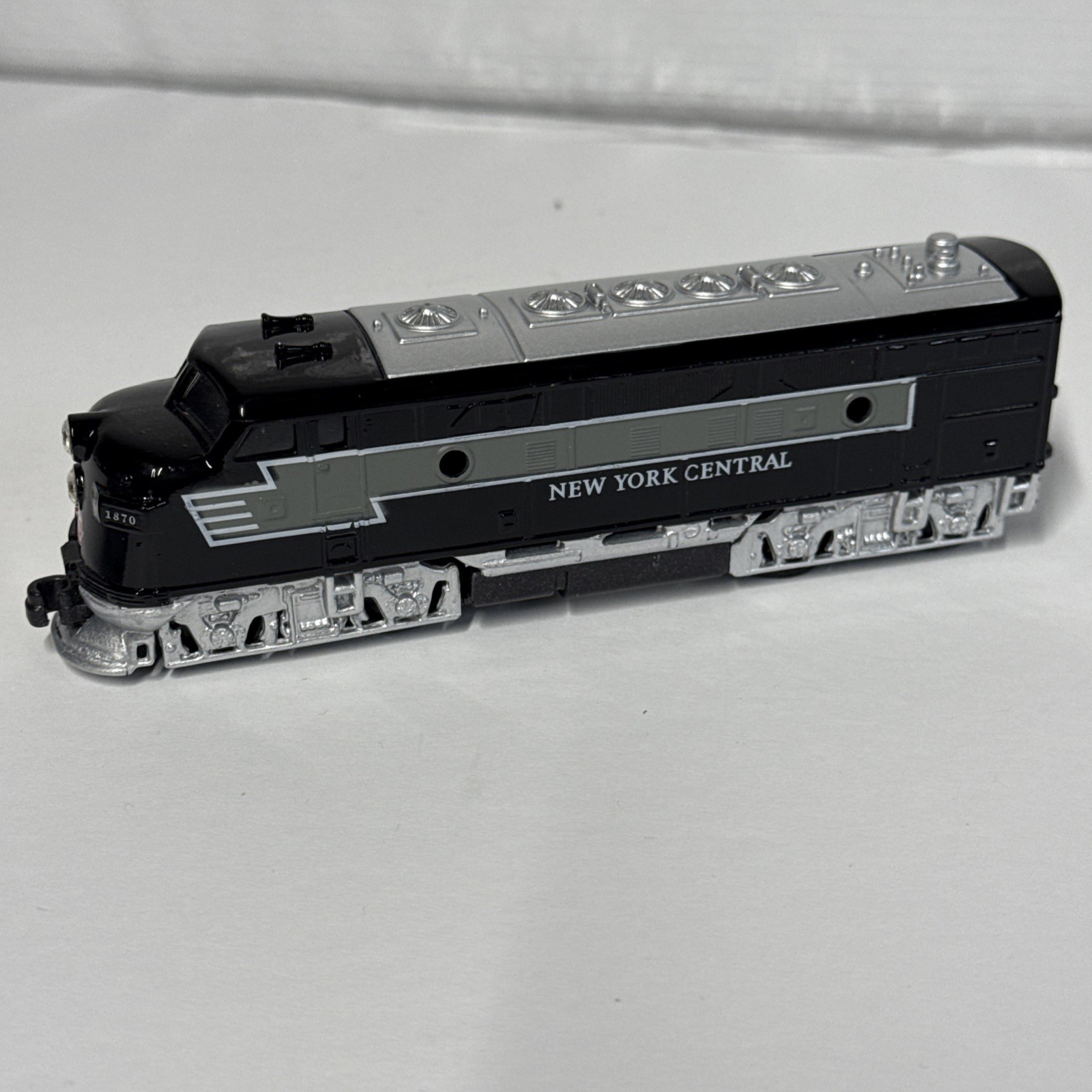 Pair Of Pull Back Plastic Diecast Train Diesel Engines Toys 6.5 Inch Length