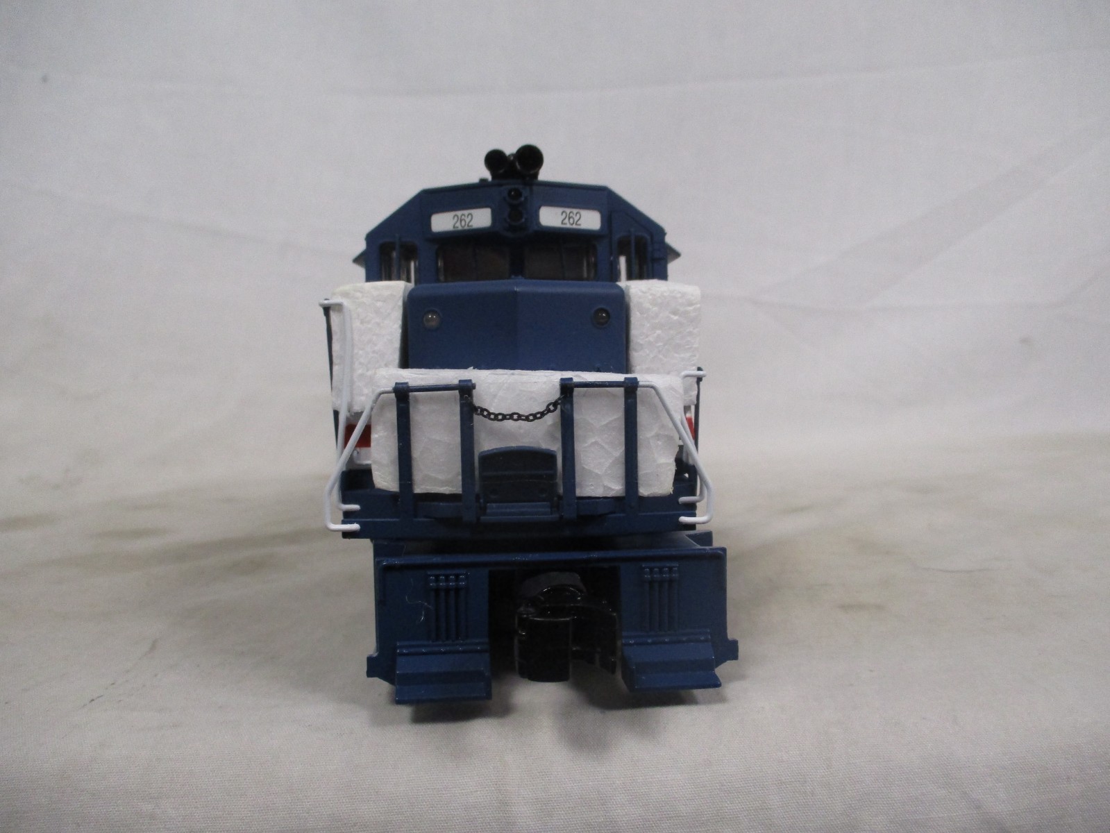 K-Line K2439-0262 Long Island RailRoad Scale GP38-2 Diesel Engine #262 O-Gauge