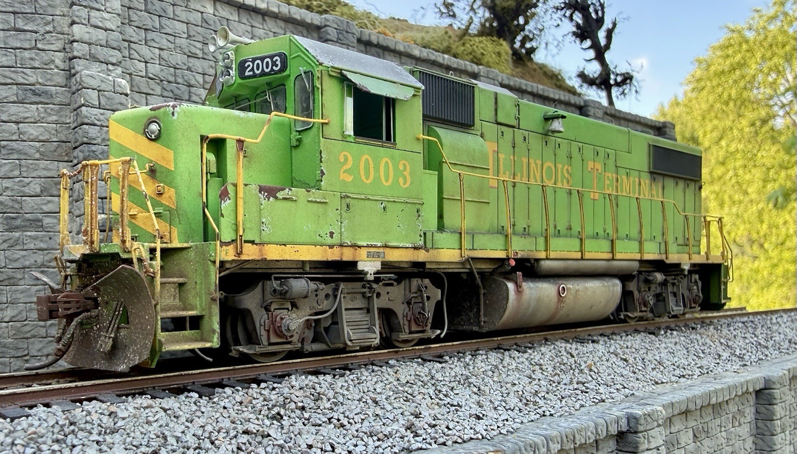 HO Scale Athearn Genesis Illinois Terminal #2003 GP38-2 DCC/SOUND/NIB/Weathered