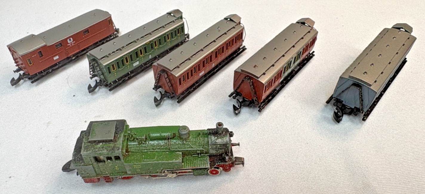 Z Scale Marklin Mini-Club 8104 Steam Passenger Train Set