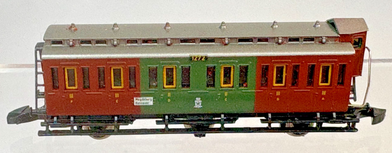 Z Scale Marklin Mini-Club 8104 Steam Passenger Train Set