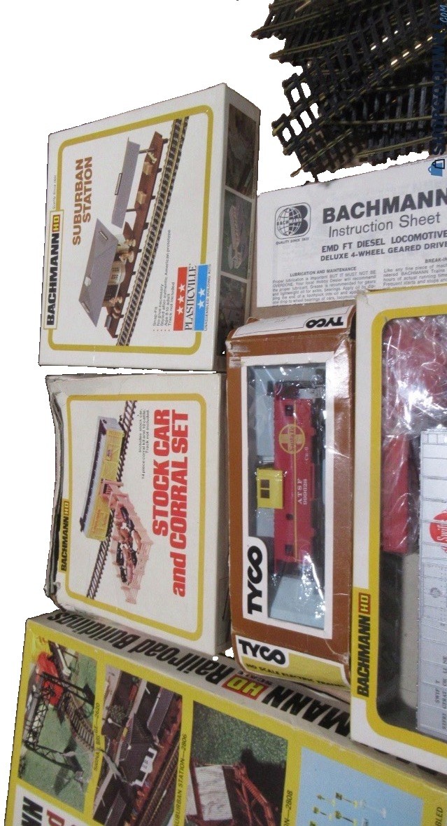 HO Scale Model Train Lot TYCO BACHMANN Locomotives Track Buildings Cars Vintage