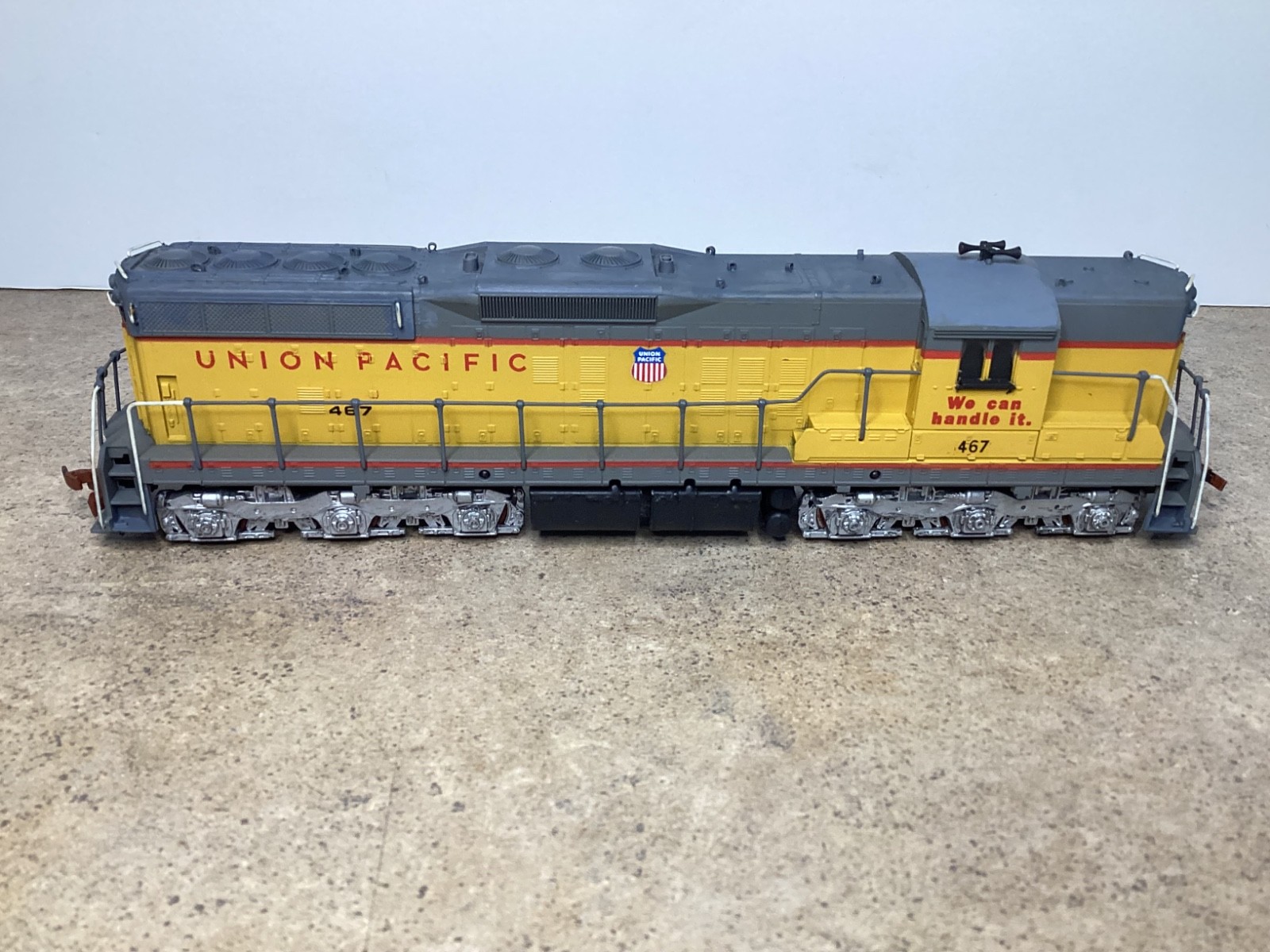 Athearn UP SD9 Powered HO DC Union Pacific