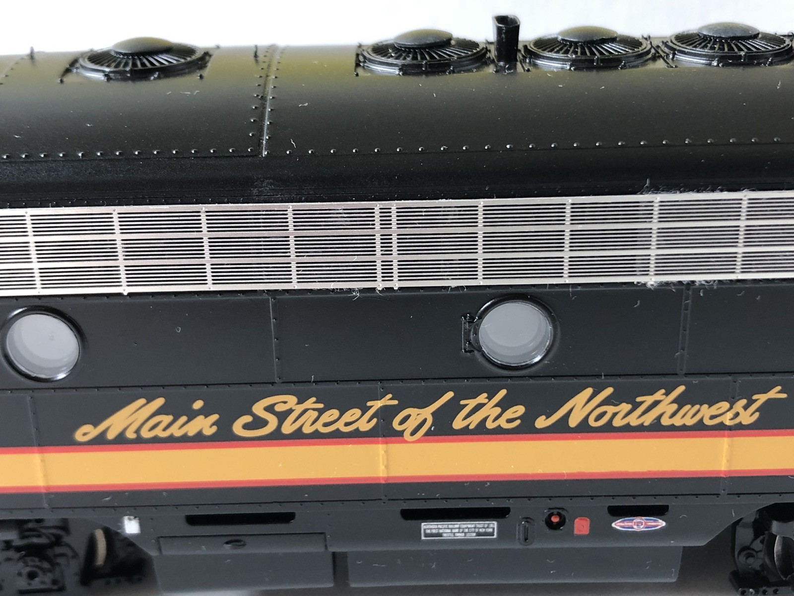 Athearn Genesis G1611 A&B F-7A F-7B Locomotive Set Northern Pacific 6013C 6013D