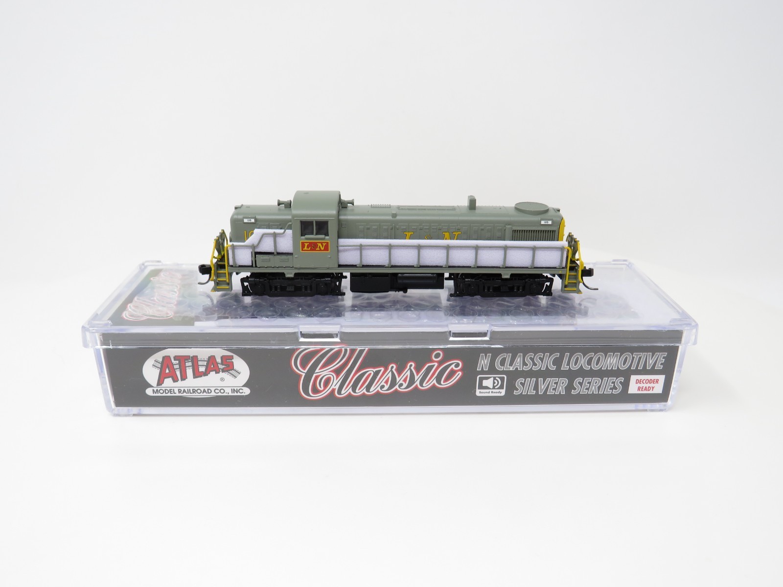 Atlas N 40005487 Louisville & Nashville L&N #105 ALCO RS-3 Diesel Locomotive