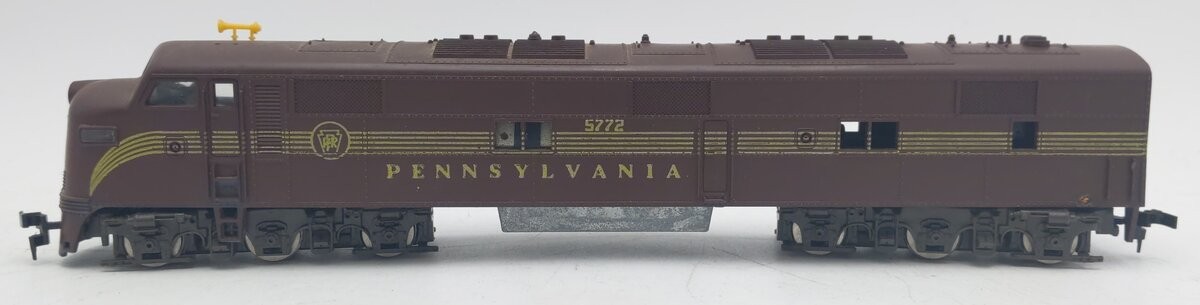 Model Power 912 HO PRR EMD E9 Powered Diesel Locomotive/Box
