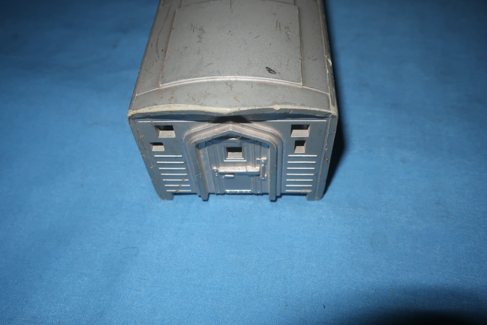 Lionel #2343 Santa Fe F3 Diesel Locomotive Shell. Damaged