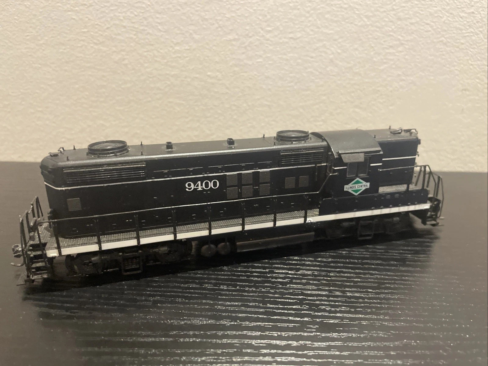 Proto 2000 HO Scale GP18 Illinois Central Diesel Locomotive Powered TESTED RUNS