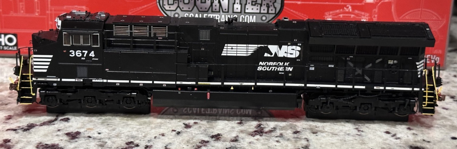 ScaleTrains HO GE ET44AC Norfolk Southern NS #3674 W/ DCC Loksound