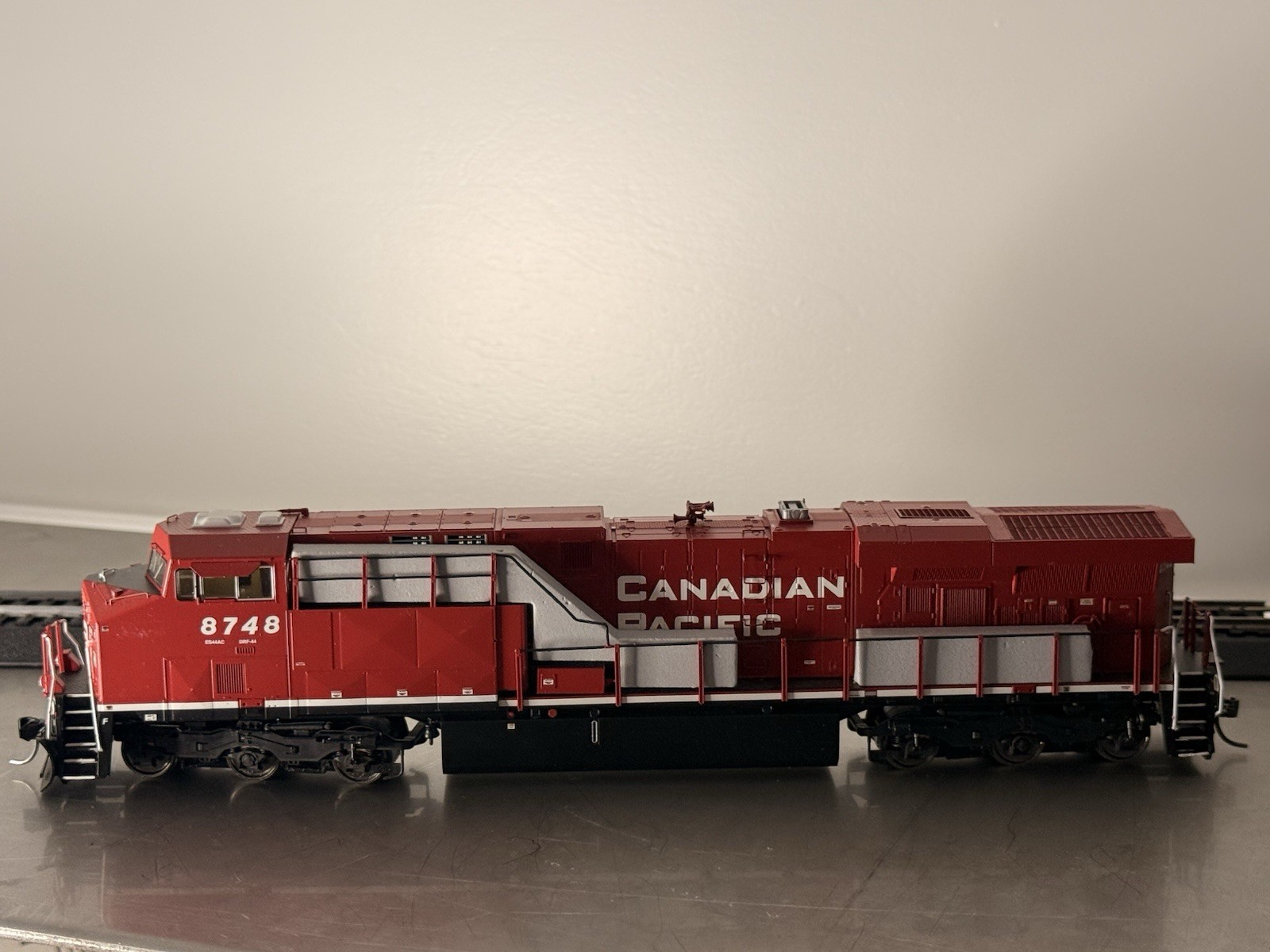 Intermountain – Canadian Pacific ES44AC Locomotive #8731 – DCC Non-Sound