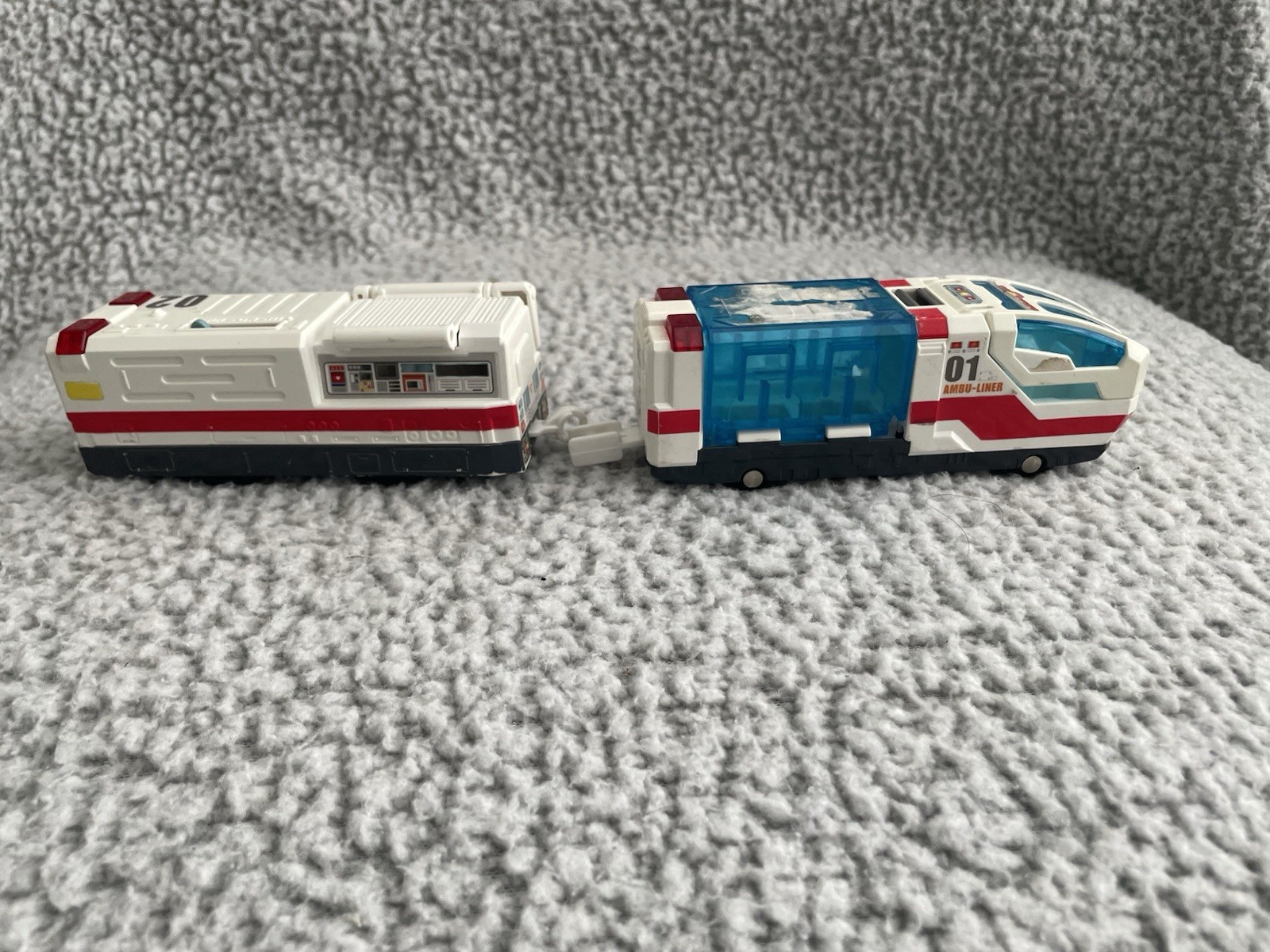TOMY Plarail Hyper Guardian Ambu-Liner HGS-04 Train Cars 01 &02 White Red 2008