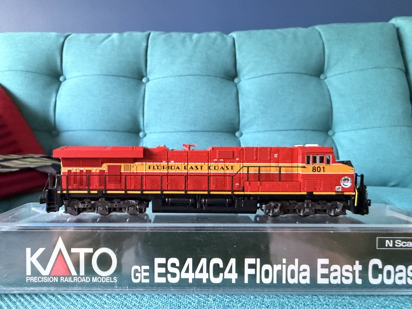 KATO 176-8946 N SCALE FEC FLORIDA EAST COAST GE ES44C4 GEVO LOCOMOTIVE #801