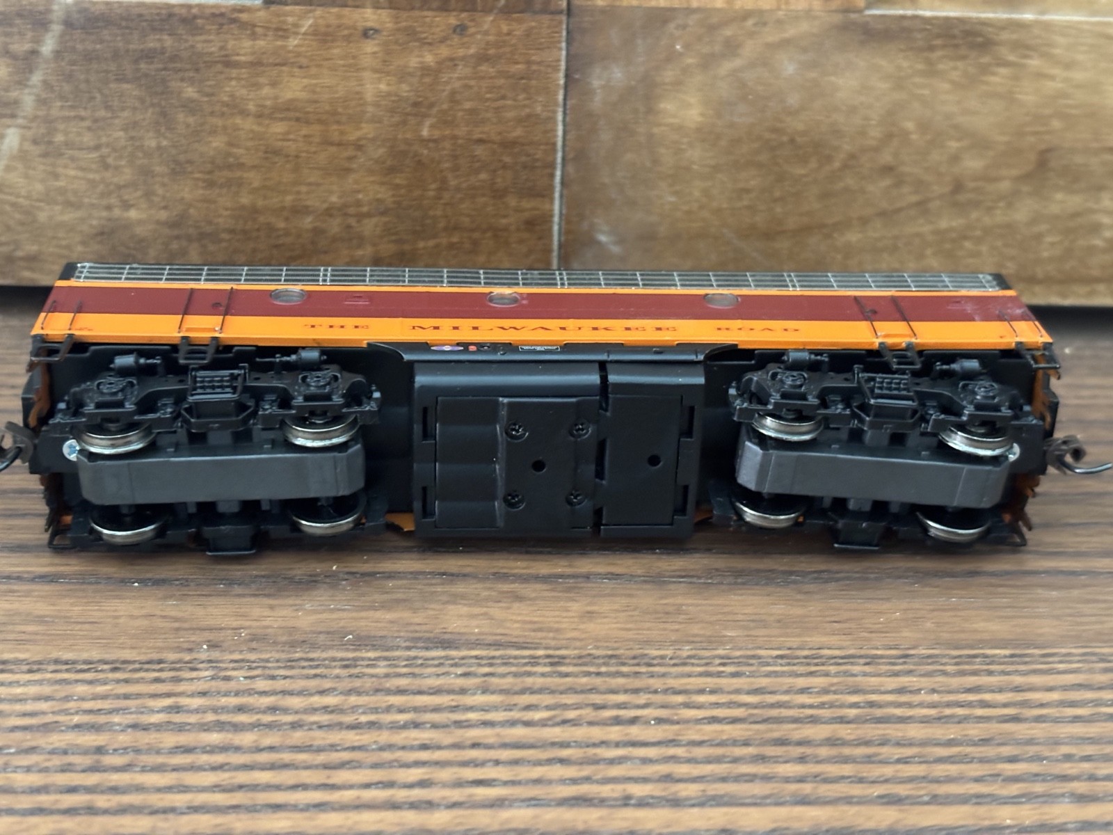 Athearn Genesis HO Scale Milwaukee Road AB Diesel Locomotive Set Runs Rough