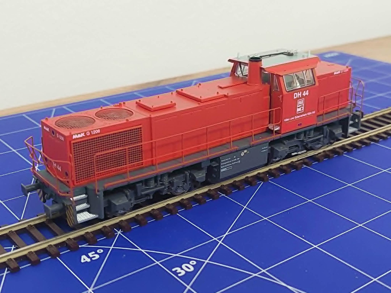 HO Mehano Prestige Vossloh / MaK G1206 – HGK DH 44 DCC READY diesel locomotive