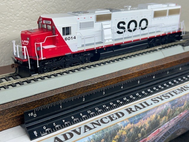 SOO LINE SD60 WHITE EMD LOCOMOTIVE DC / DCC Ready – ” RED NOSE ” HO Scale NEW