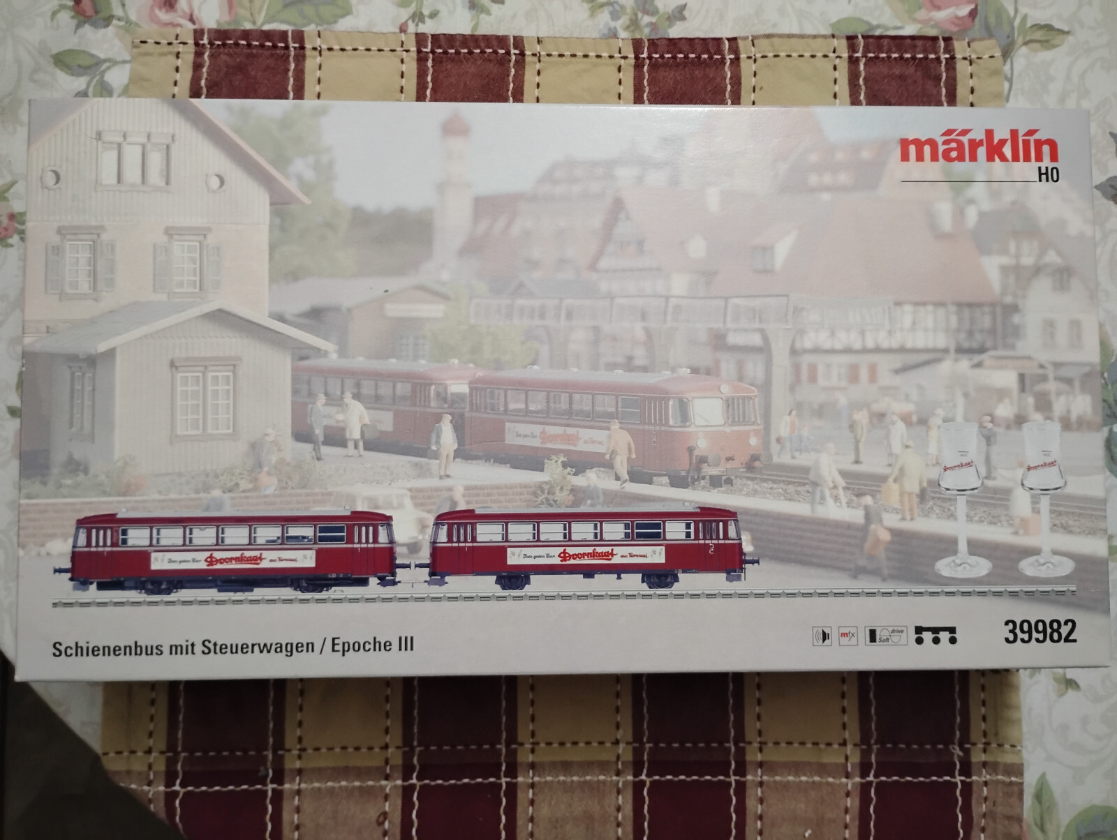 Marklin 39982 ho BR VT 98 + VS 98 EBOE Rail Bus with a Control Car w/glasses