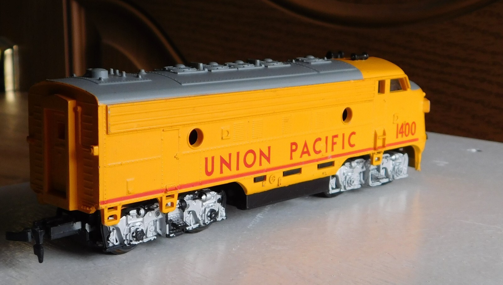 Life-Like F7P Diesel Locomotive ~ UNION PACIFIC ~ Rd# 1400 – Runs well – HO