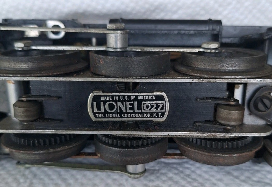 Vintage Lionel 2037 Steam Locomotive With Whistle Tender