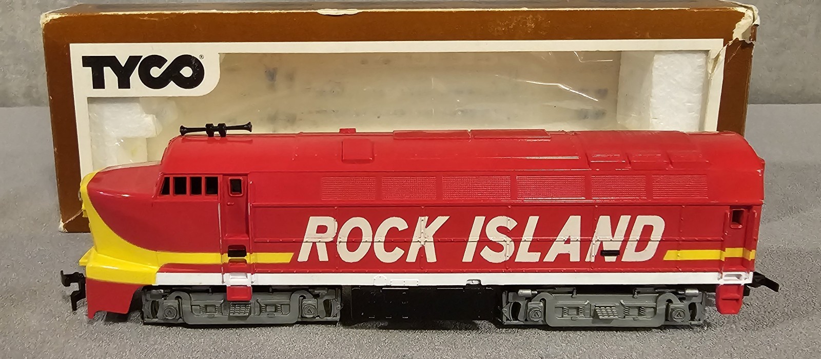 TYCO HO Rock Island Railroad Sharknose Diesel Locomotive