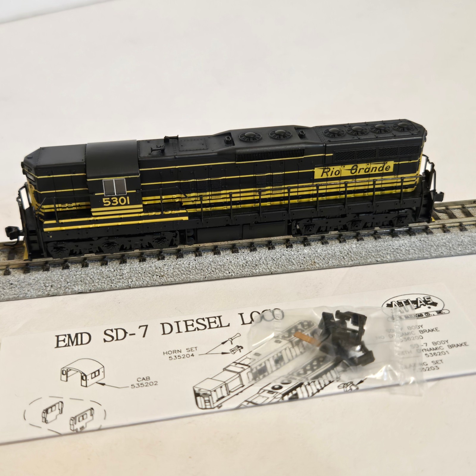 Atlas 53611 N Scale Rio Grande EMD SD-7 Loco. Runs