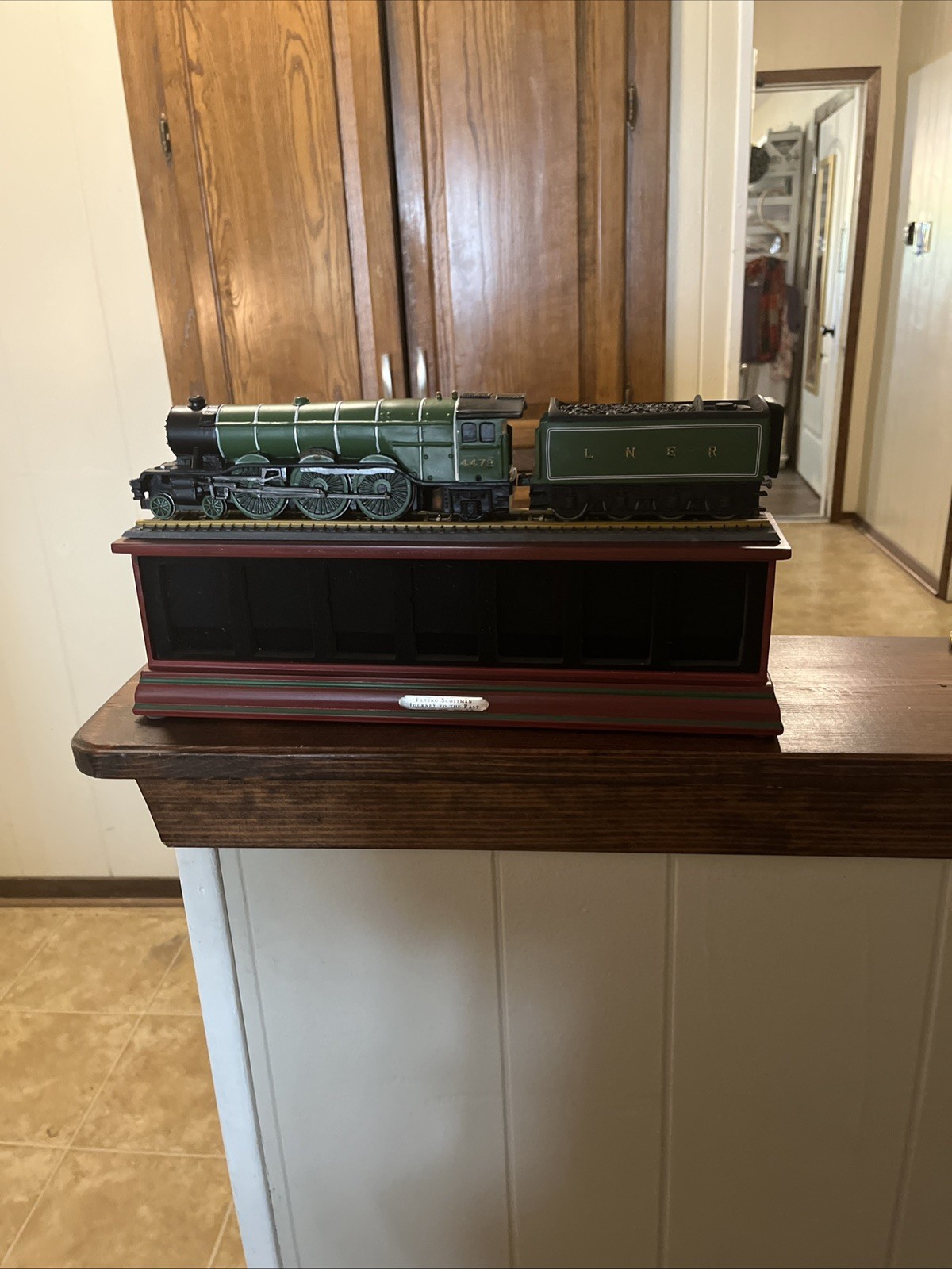 HORNBY R3086 LNER 4472 FLYING SCOTSMAN A1 CLASS 4-6-2 MODEL This is stationary .