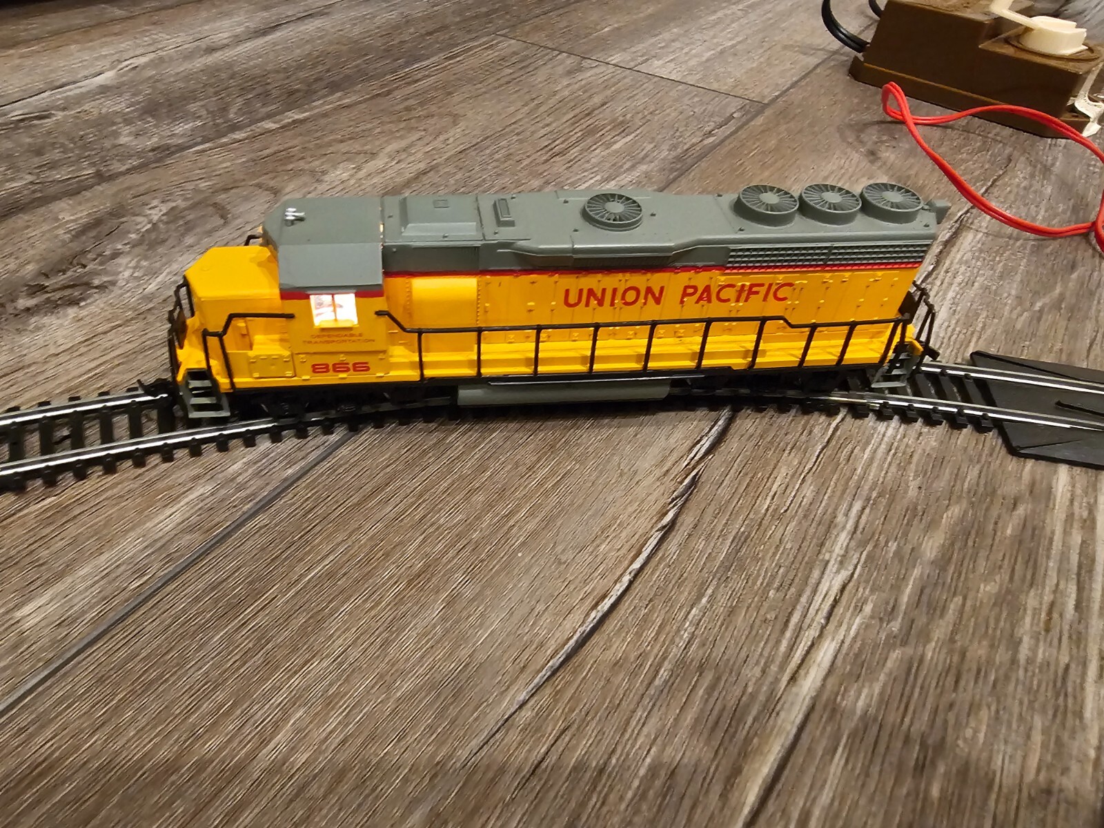 Bachmann HO Union Pacific 866 Train Set EXTRA Cars, Track, Transformer, Bridge