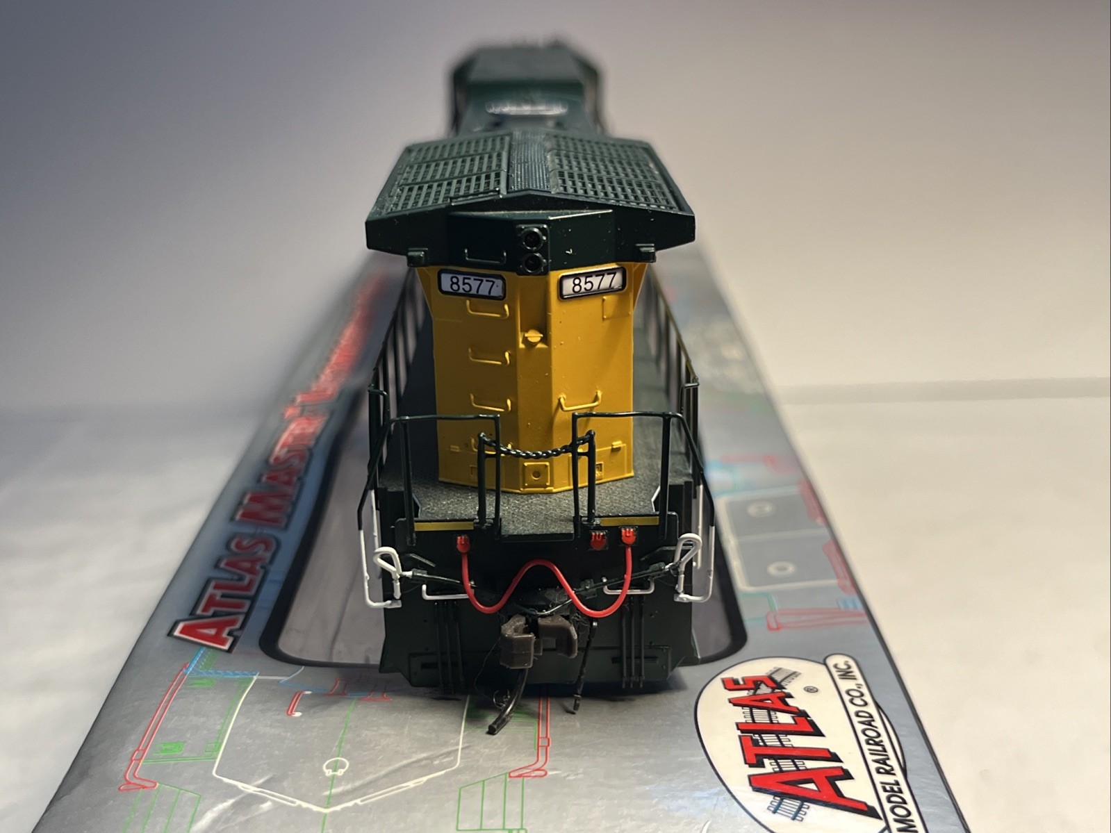 HO Scale Atlas CNW “Safety & Reliability” Dash-840C #8577 DC TESTED