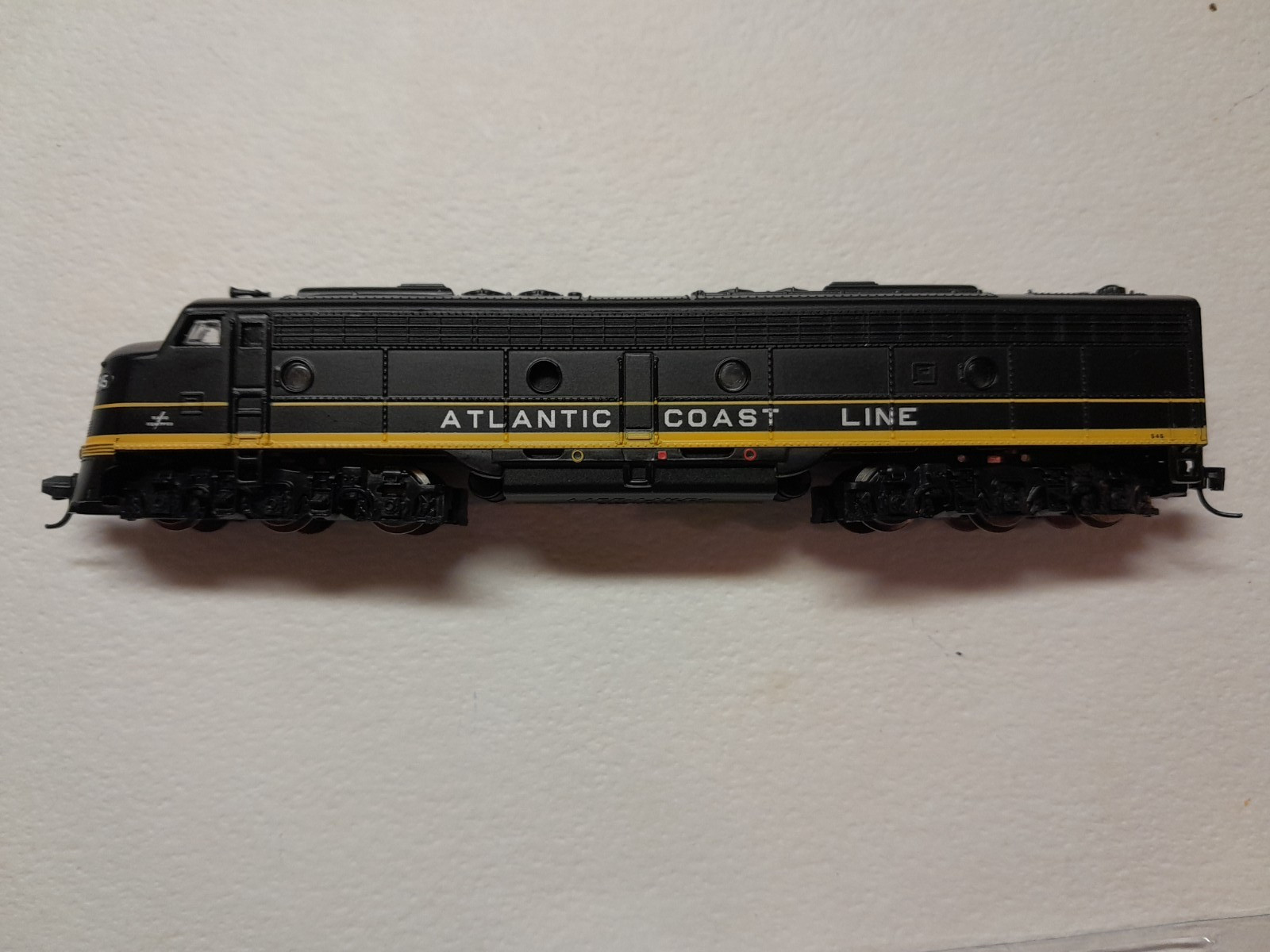 N scale Life like Atlantic coast line E8 E8A locomotive body mount couplers