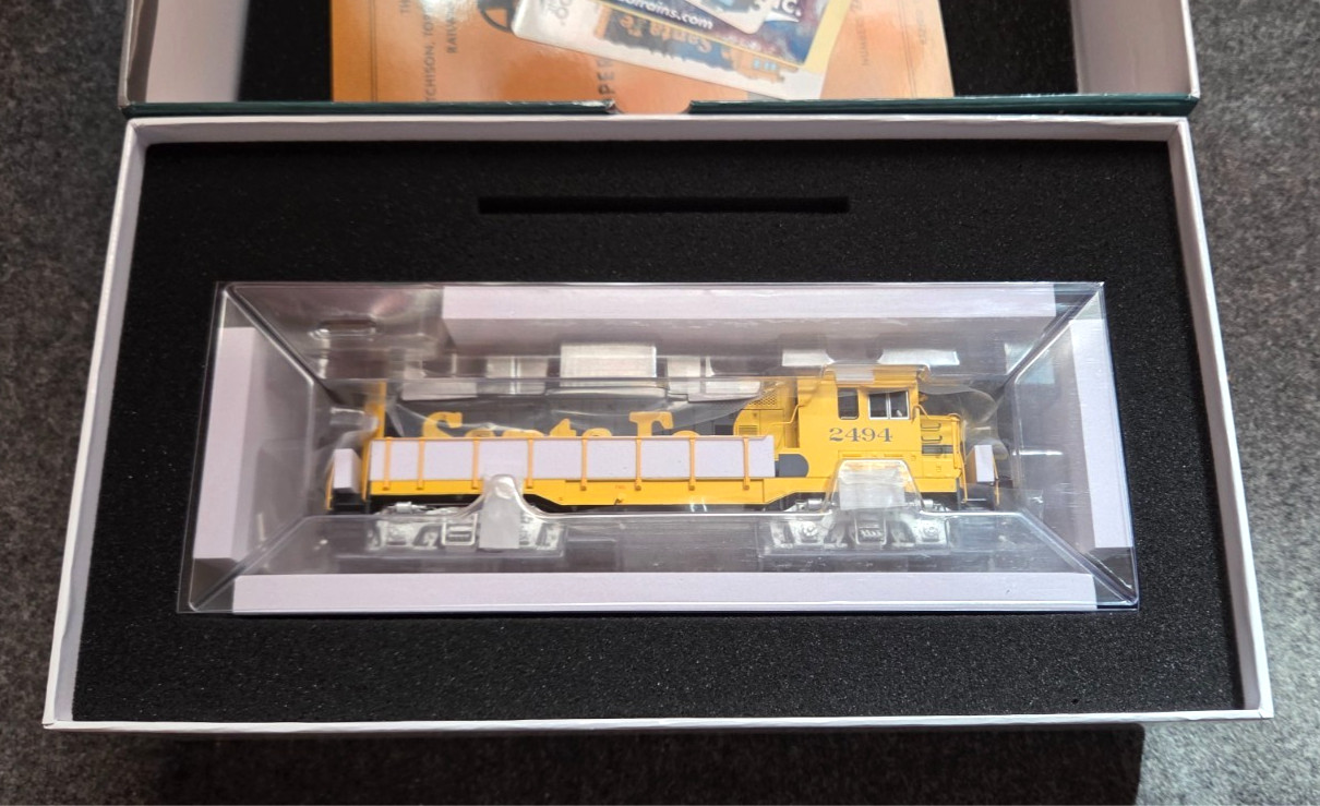 Rapido HO Scale Santa Fe CF7 (Round Cab) DCC/Sound #2494 1974+