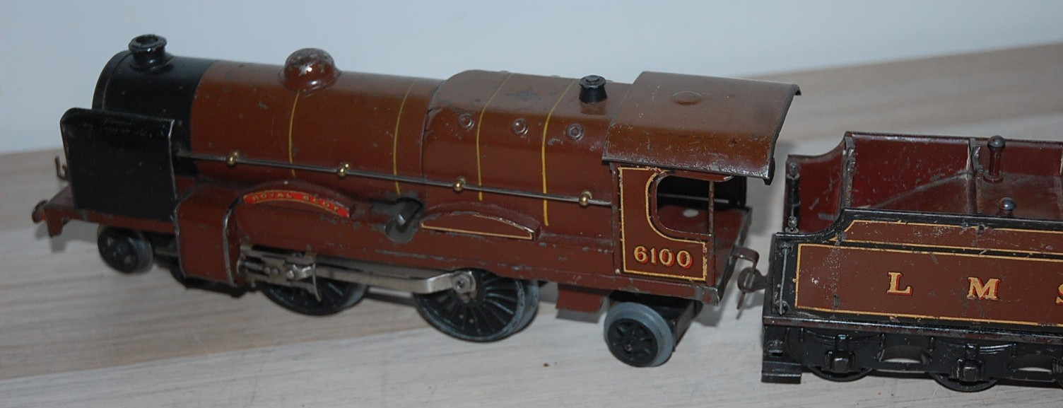 HORNBY O GAUGE CLOCKWORK ROYAL SCOT LOCOMOTIVE AND TENDER IN RED LMS LIVERY