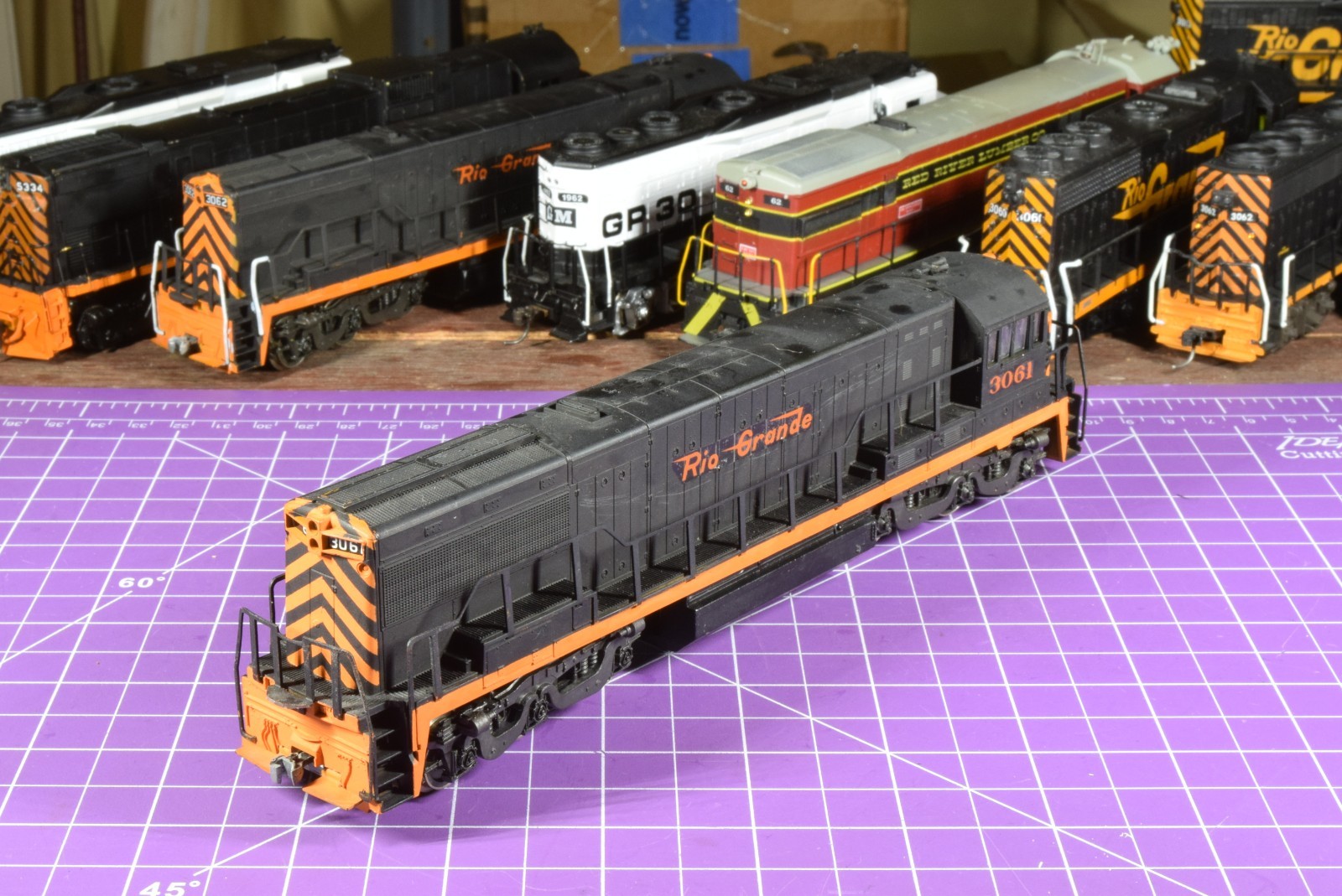 Cab 3061 true CO-CO Rivarossi 12.0 oz Locomotive, faux die cast knuckles,