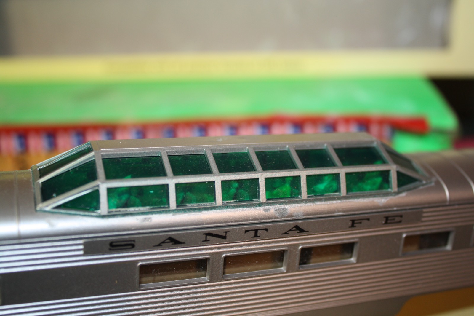 NIB HO * Con-Cor 2 Piece Santa Fe Passenger Car & Baggage Car Set