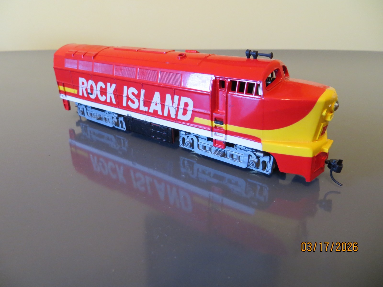 HO Tyco Rock Island Lighted Diesel Locomotive With Knuckle Couplers-Refurb—A97