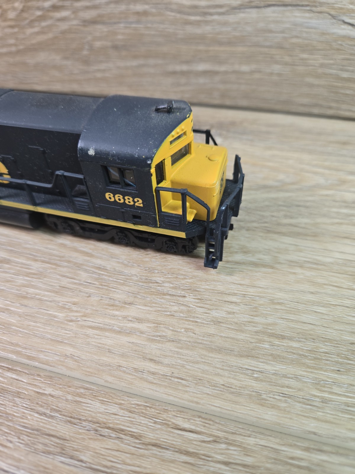 Life-Like HO No. 8332 Santa Fe Locomotive #6682