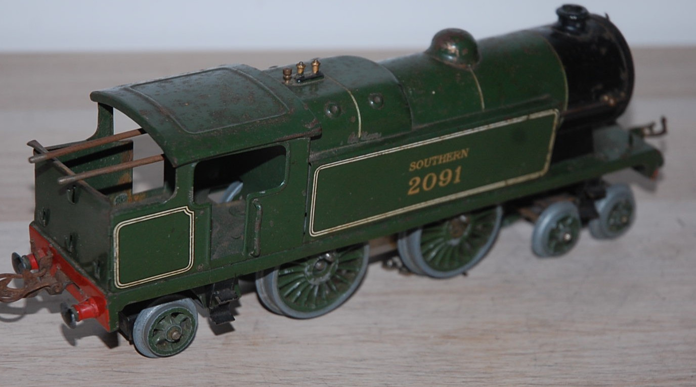 HORNBY O GAUGE CLOCKWORK No 2 SPECIAL TANK LOCOMOTIVE IN S R GREEN LIVERY