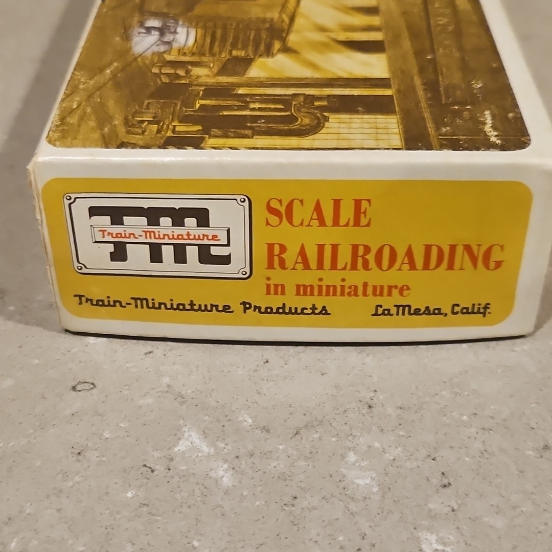 Train Miniature TM HO Custom Paint Soo Line Powered Alco FA-1 Locomotive (READ)