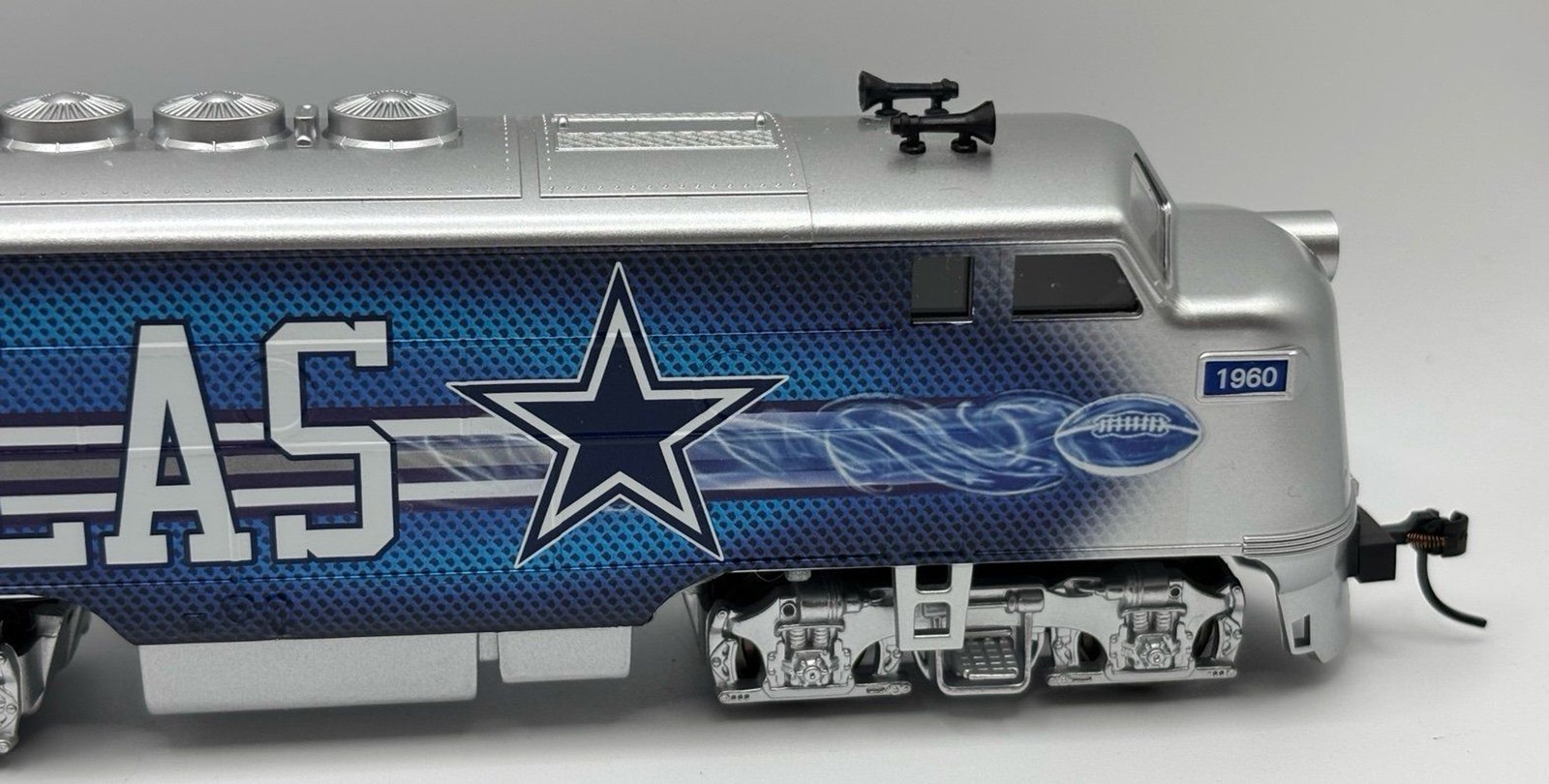 Bachmann Hawthorne Village Dallas Cowboys F3 Locomotive Train 14-02189-001