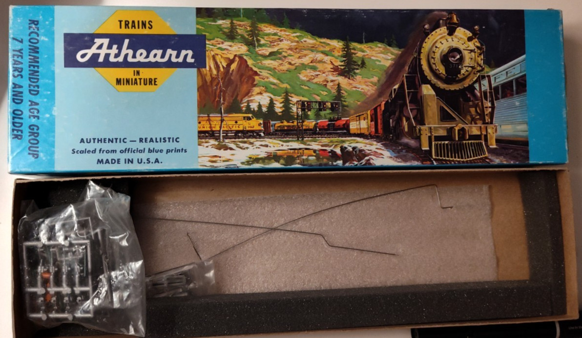 HO Scale Athearn BNSF C44-9 Diesel locomotive no 1000 Dummy