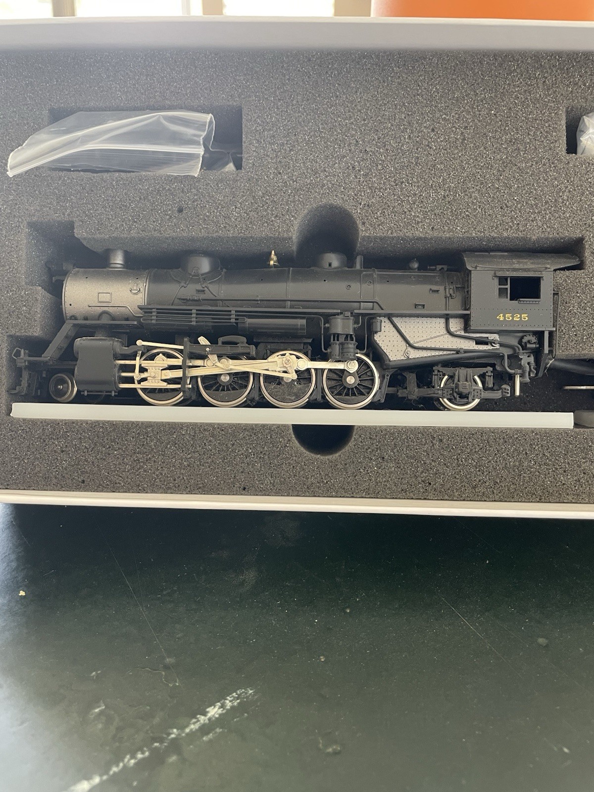 Genesis G-9002 USRA 2-8-2 Light Baltimore And Ohio #4525 Train In USA