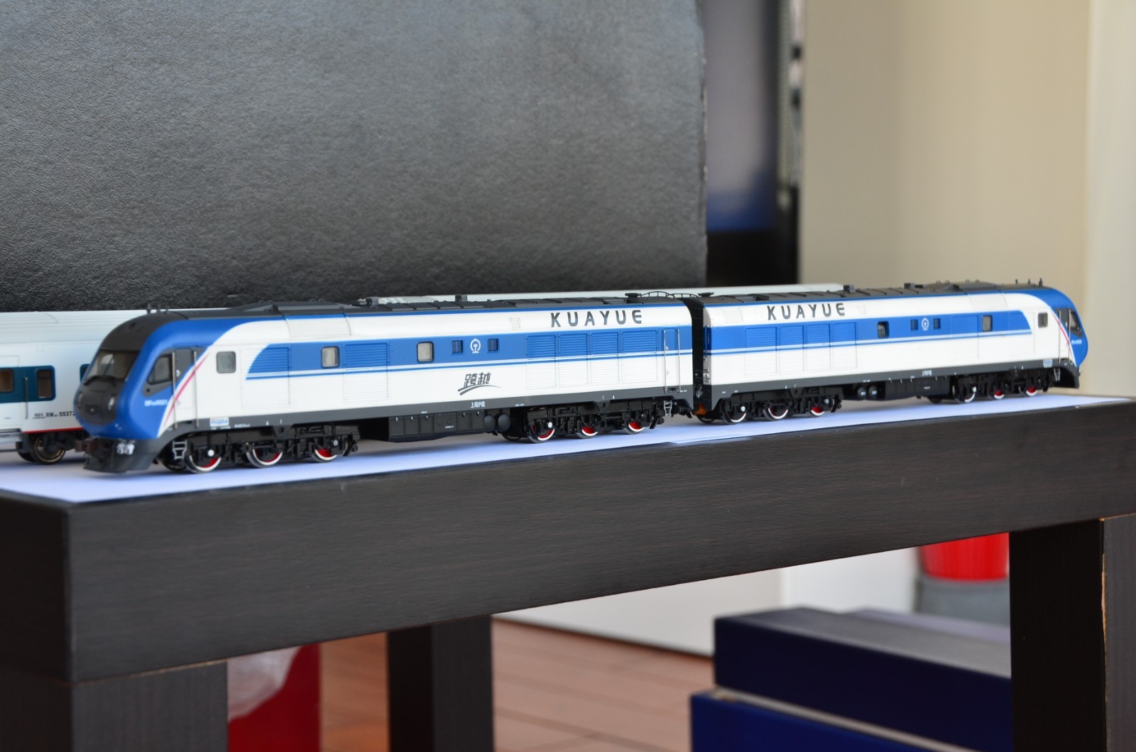 BACHMANN CHINA RAILWAY DF11G + BSP 25T Coach SET ULTRA RARE