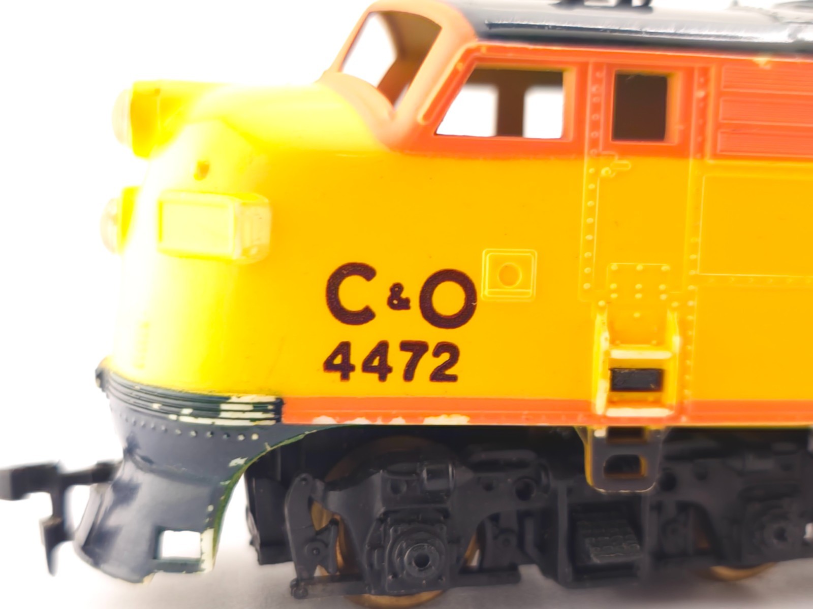 READ Life-Like HO Scale Chessie System Powered F7A Diesel Locomotive C & O 4472