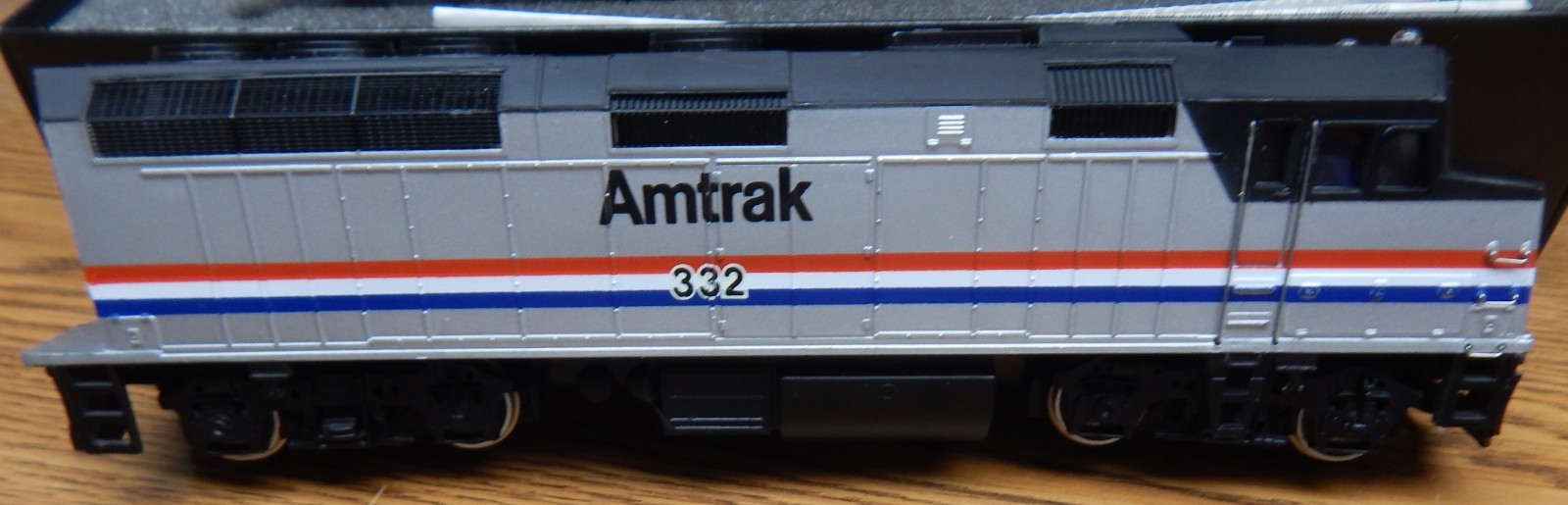 SPECTRUM 87020 AMTREK EMD F40PH DIESEL LOCOMOTIVE PHASE III USED BOX RUNS GREAT