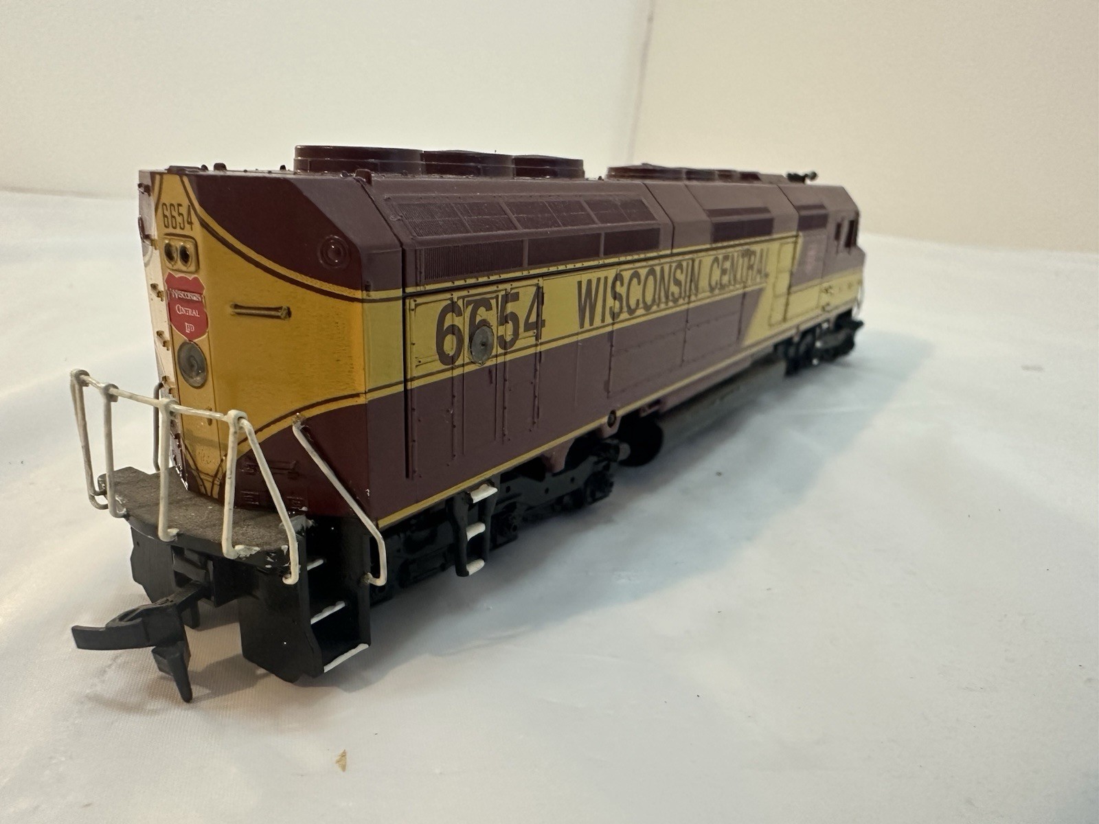 Athearn HO Wisconsin Central BB F45 Locomotives #6650 powered & #6654 dummy
