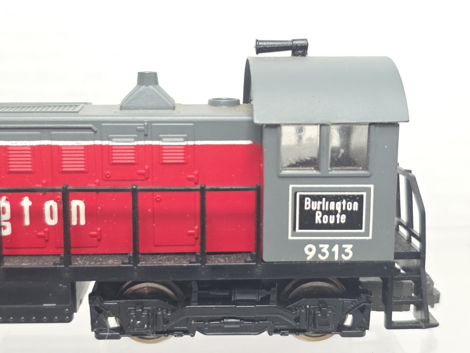 AHM HO Scale Burlington Route 9313 Alco 1000 Diesel Switcher Runs Read Descript
